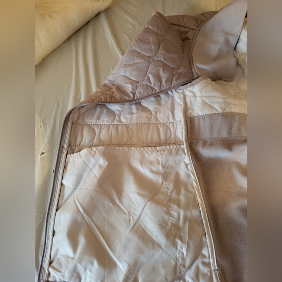 Nike Aerolayer Quilted Vest Grey with Black Accents, Size Small - Picture 6 of 6